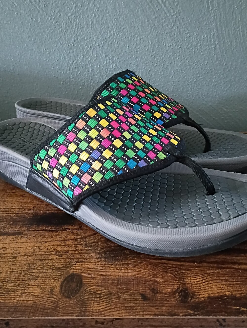 Baretraps Dasie Thong Sandals Women's 11M Wedge Heel Flip Flops Gray/Rainbow